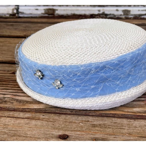 Vintage 1950s Straw Pill Box Hat Whit Rhinestone Bees Bugs - Picture 10 of 16